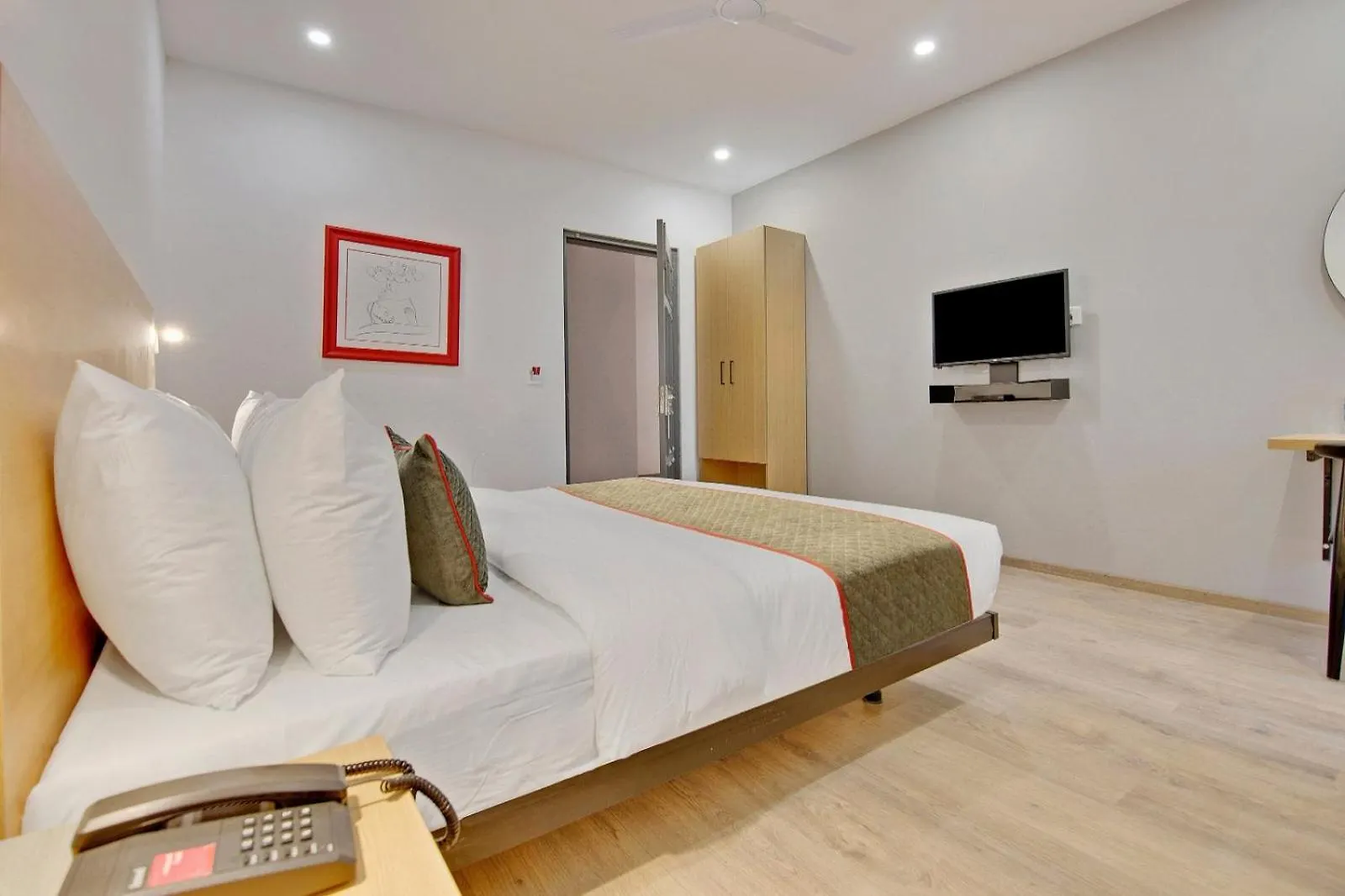 Hotel Grand King Plaza Nové Dillí 4*,